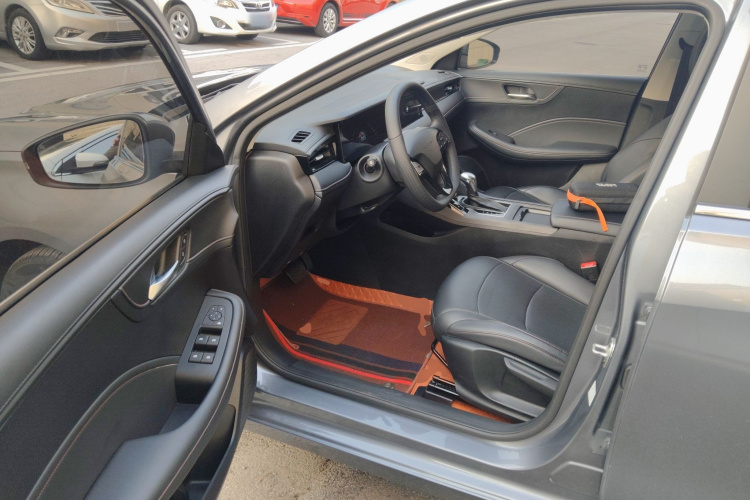 荣威i5 2023款 1.5L CVT尊荣版中控内饰20