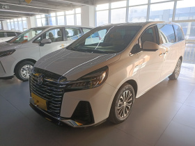 别克GL8 2023款 陆上公务舱 652T 豪华型