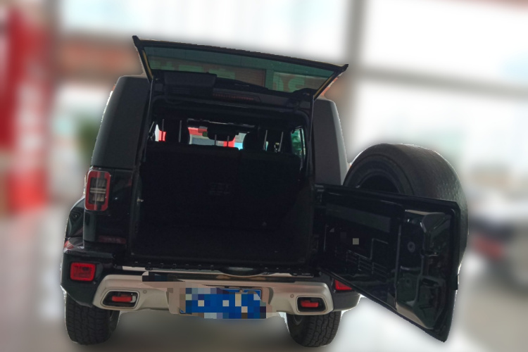 北京越野 北京BJ40 2019款 PLUS 2.3T 自动四驱尊享版 国VI中控内饰23