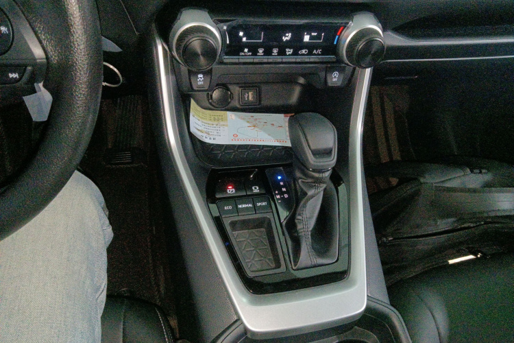 丰田 RAV4荣放 2024款 2.0L CVT两驱都市版局部细节18