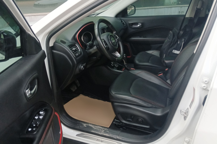 Jeep 指南者 2017款 200TS 自动高性能四驱版中控内饰20