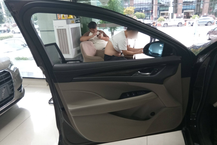 别克 君越 2016款 改款 20T 领先型中控内饰7007