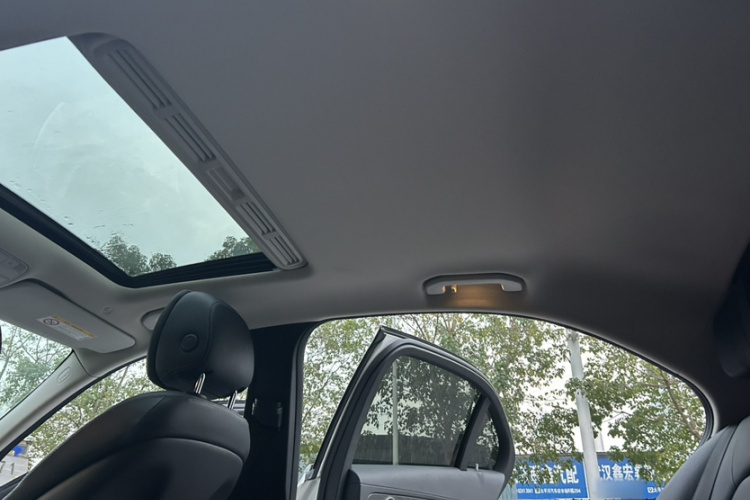 奔驰C级 2020款 改款 C 200 L 时尚型运动版中控内饰7007