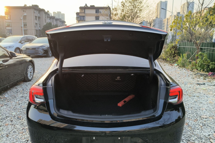 别克 君威 2020款 552T 豪华型机舱底盘23