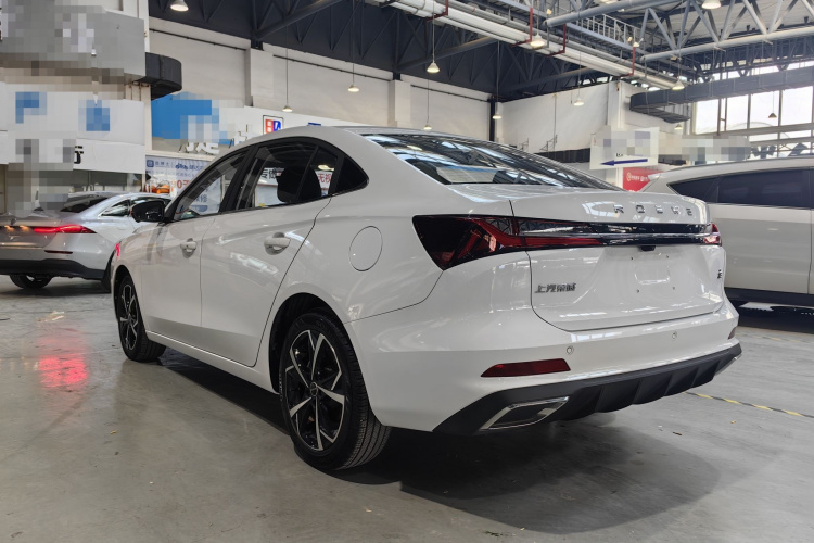 荣威i5 2023款 1.5L CVT尊荣版车身外观6006