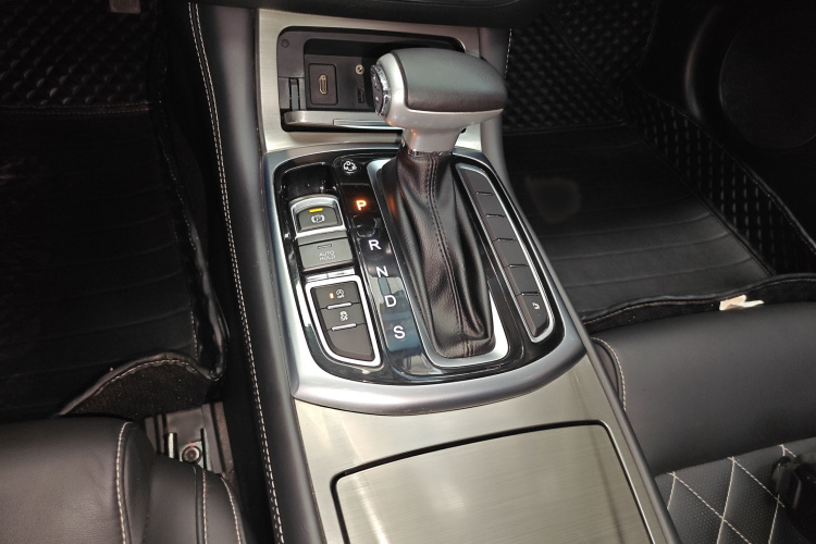 广汽传祺 传祺GA8 2017款 280T 尊享版局部细节18