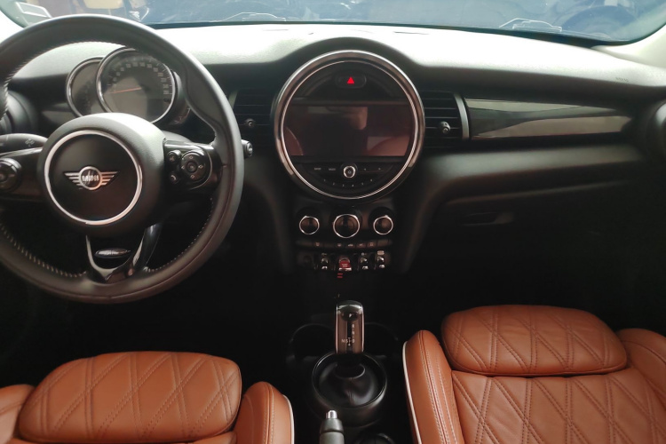 MINI 2018款 1.5T COOPER 艺术家 五门版中控内饰7002