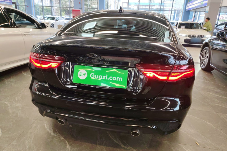 捷豹XEL 2024款 2.0T 250PS R-DYNAMIC S耀黑运动版车身外观6