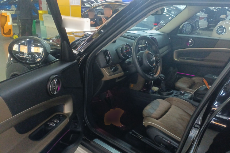 MINI Countryman 2018款 2.0T COOPER S ALL4 艺术家中控内饰7003