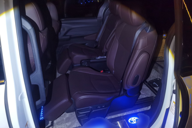 丰田 赛那SIENNA 2021款 2.5L混动 铂金版中控内饰21