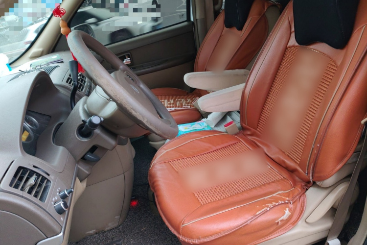 别克GL8 2014款 2.4L 经典版中控内饰19