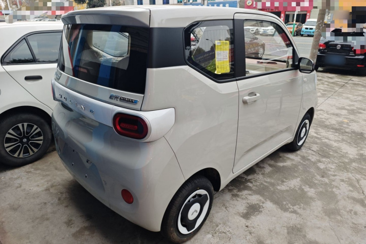 五菱汽车 宏光MINIEV 2024款 第三代 215km 青春版车身外观7