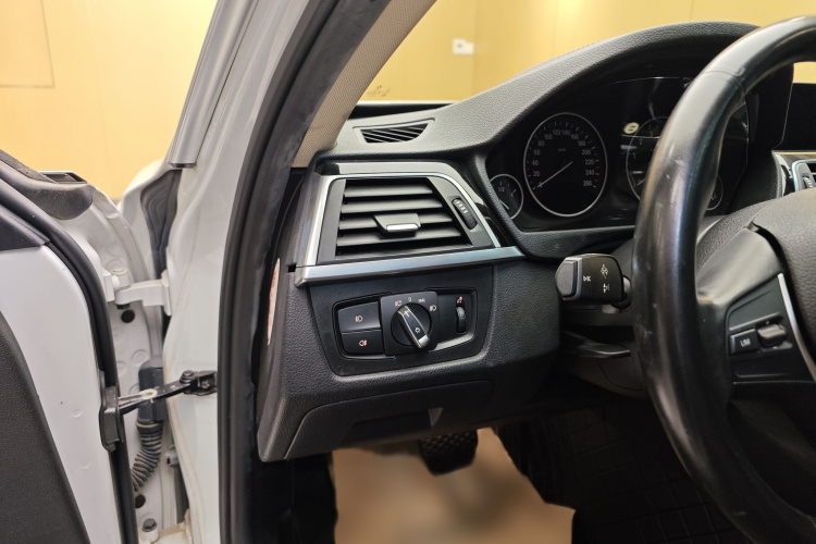 宝马3系 2018款 320Li 时尚型中控内饰7002