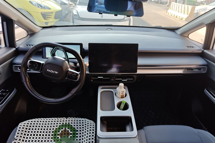 埃安 AION Y 2023款 Younger中控内饰7002