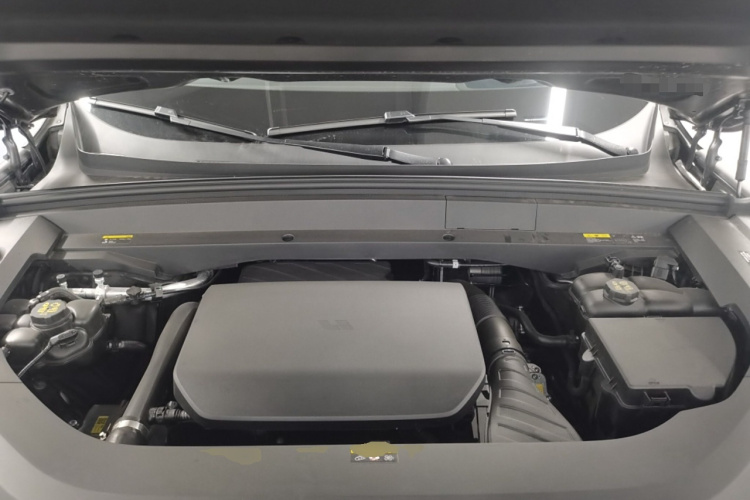 理想汽车 理想L9 2025款 Pro 智能焕新版机舱底盘24