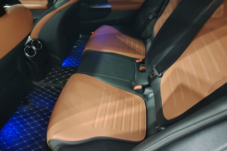 奔驰C级 2022款 改款 C 200 L 运动版中控内饰21