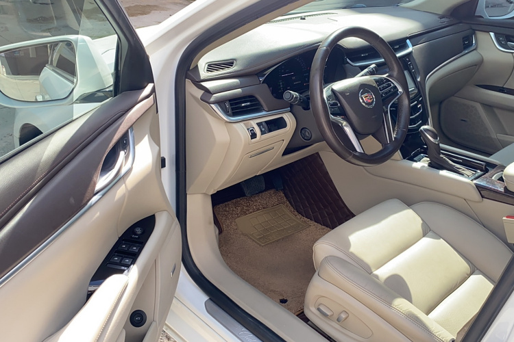 凯迪拉克XTS 2015款 28T 舒适型中控内饰7004