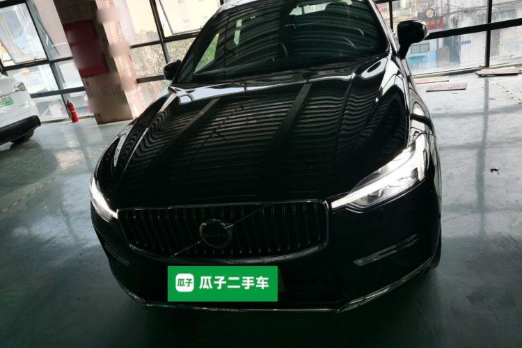 沃尔沃XC60新能源 2025款 插电式混动 长续航四驱智雅豪华版车身外观2