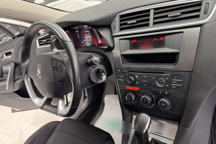 DS 5LS 2014款 1.8L 自动舒适版VTi140中控内饰7011