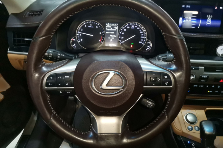 雷克萨斯ES 2015款 200 精英版中控内饰13
