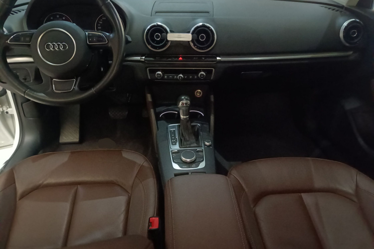 奥迪A3 2016款 Sportback 35 TFSI 风尚型中控内饰12