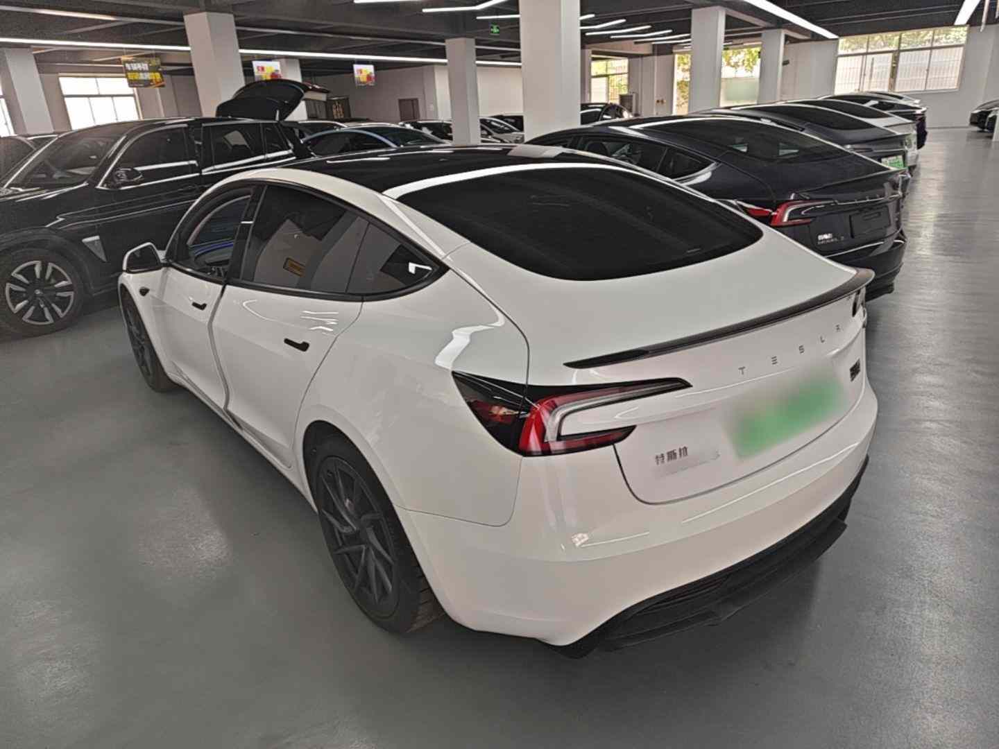 特斯拉 Model 3 2024款 高性能全轮驱动版(3)