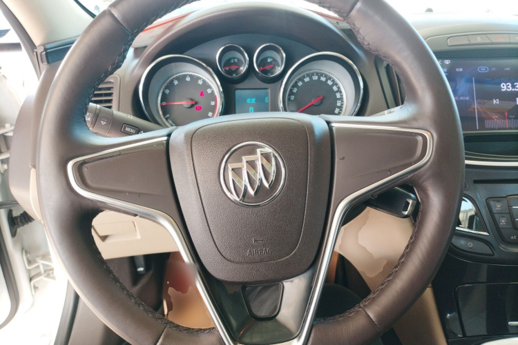 别克 君威 2014款 2.0L 领先时尚型中控内饰13