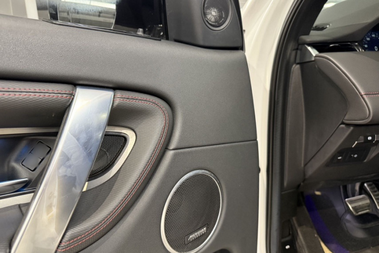 路虎 发现运动版 2022款 249PS 大都会版 5座中控内饰7007