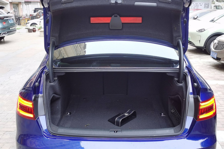 奥迪A4L 2017款 Plus 40 TFSI 进取型局部细节23