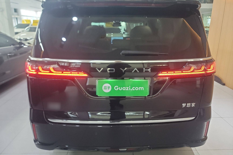 岚图汽车 岚图梦想家 2025款 PHEV 四驱卓越鲲鹏版车身外观6