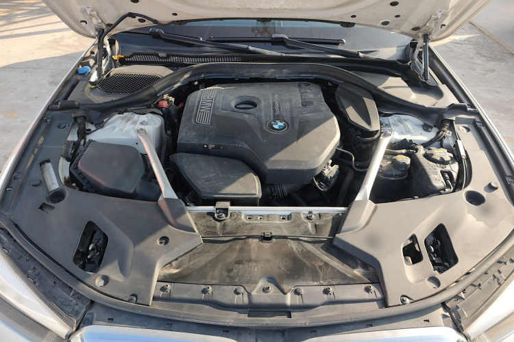 宝马5系 2018款 525Li 豪华套装机舱底盘24