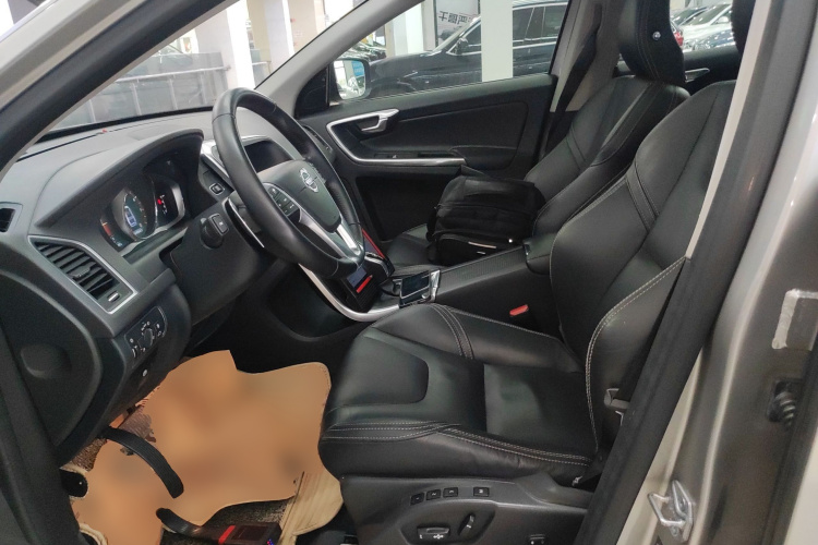 沃尔沃XC60 2016款 T5 AWD 智驭版中控内饰19