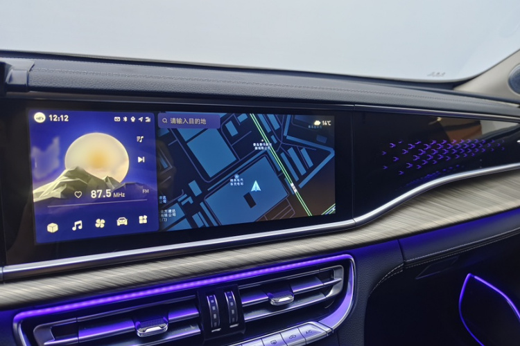 红旗H9 2022款 2.0T 智联旗畅版中控内饰7012