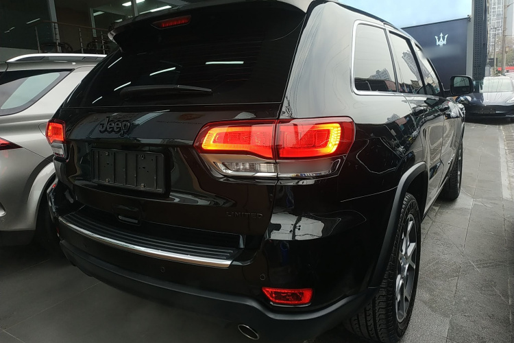 Jeep 大切诺基(进口) 2020款 3.0L 精英导航版车身外观6005