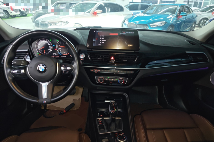 宝马1系 2023款 125i M运动曜夜版中控内饰7002