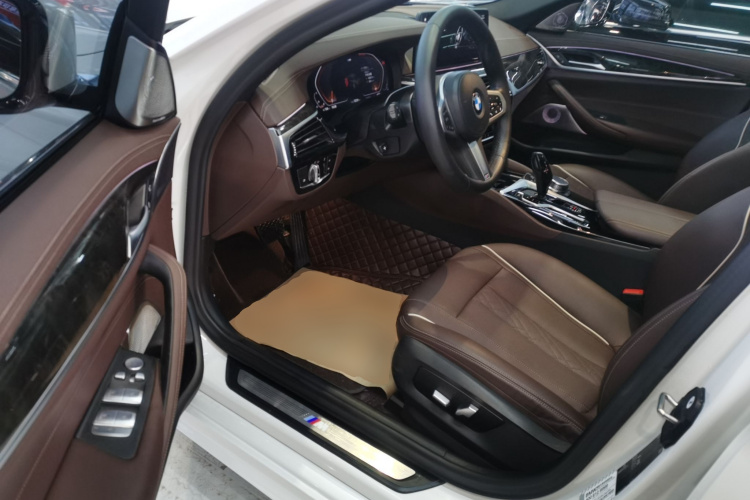 宝马5系 2021款 525Li M运动套装中控内饰20