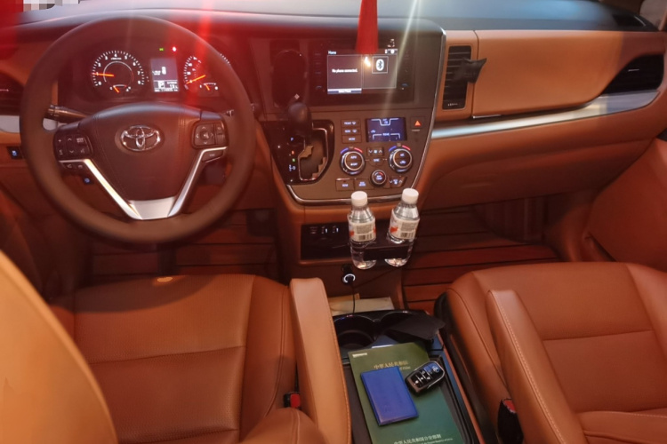 丰田 SIENNA 2015款 3.5L 四驱L中控内饰12