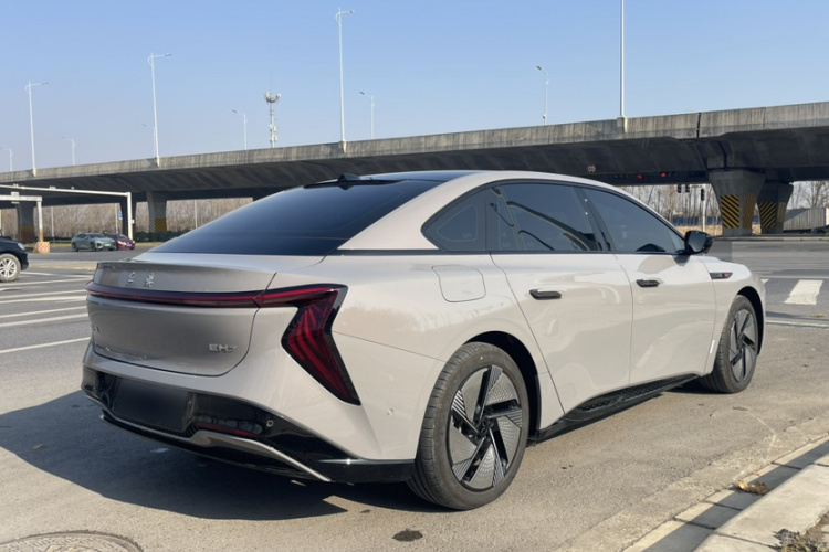 红旗EH7 2025款 640 四驱 智选版车身外观6004