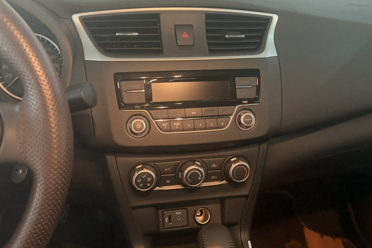 日产 轩逸 2024款 经典 1.6XE CVT舒适版局部细节16