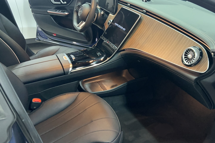 奔驰EQE 2022款 350 先锋版中控内饰7005