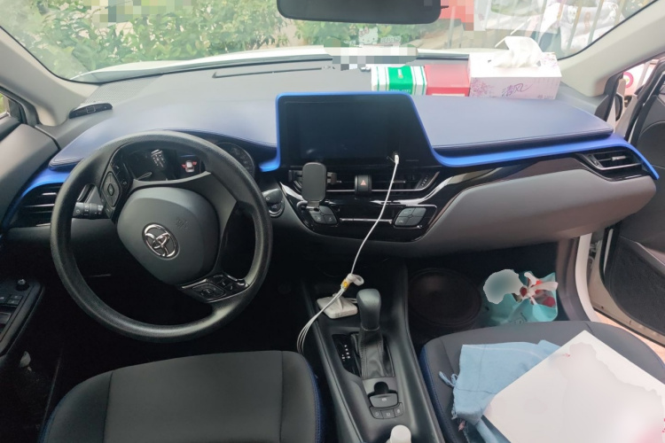 丰田C-HR 2022款 2.0L 舒适版中控内饰12
