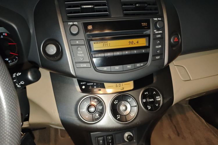 丰田 RAV4荣放 2011款 2.0L 自动豪华版局部细节16