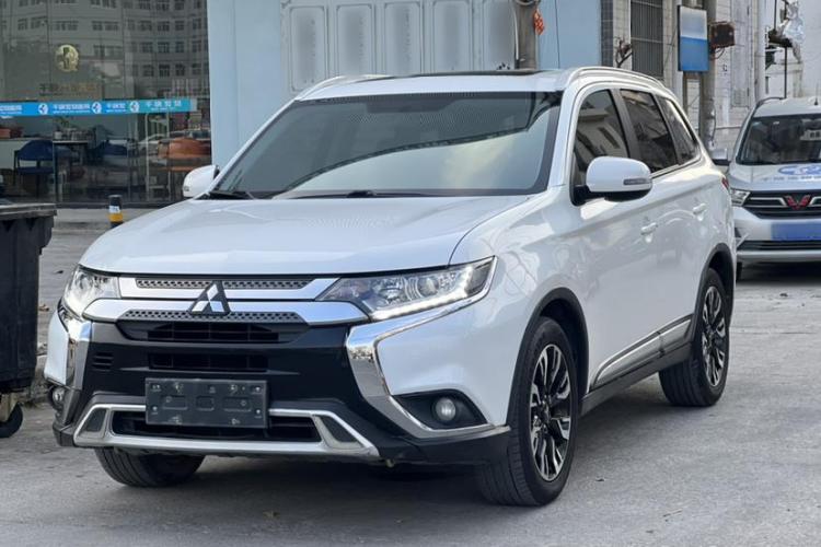 三菱 欧蓝德 2018款 2.0L 两驱荣耀版 5座车身外观6001