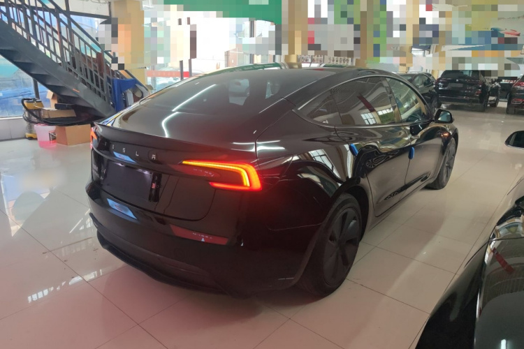 特斯拉 Model 3 2023款 长续航全轮驱动版车身外观6005