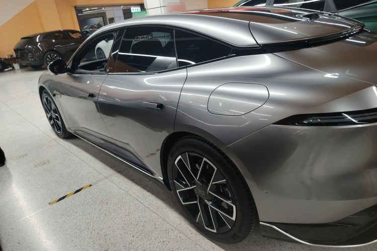 阿维塔06 2025款 Max增程版车身外观4