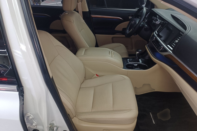 丰田 汉兰达 2018款 2.0T 四驱至尊版 7座 国VI局部细节41