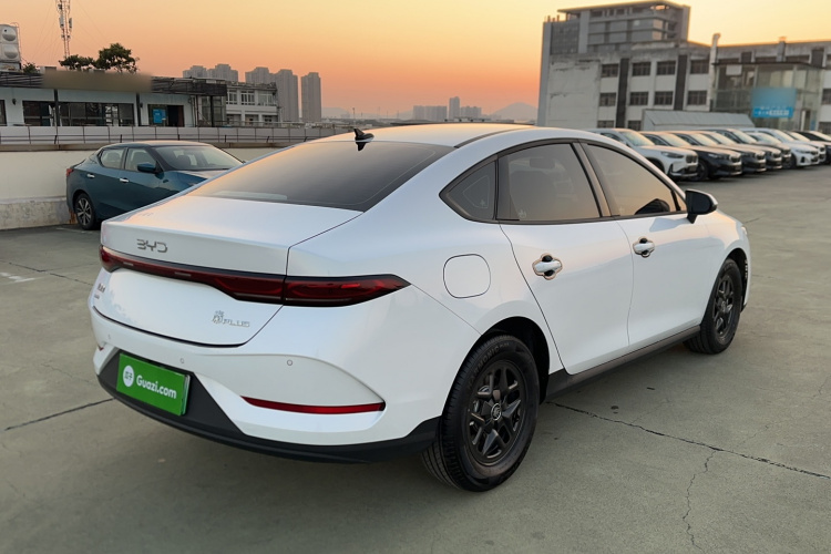 比亚迪 秦PLUS 2025款 DM-i 智驾版 55KM领先型车身外观6004