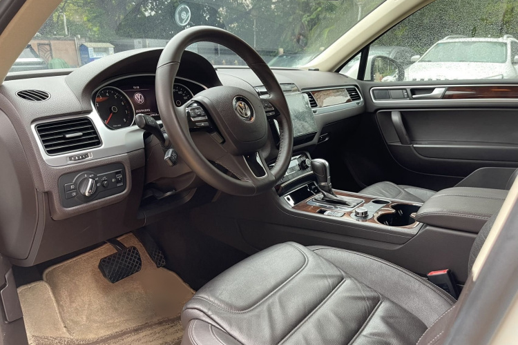 大众 途锐 2011款 3.0TSI 标配型中控内饰7003