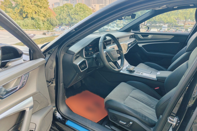 奥迪A6L 2024款 45 TFSI 臻选动感型中控内饰7002