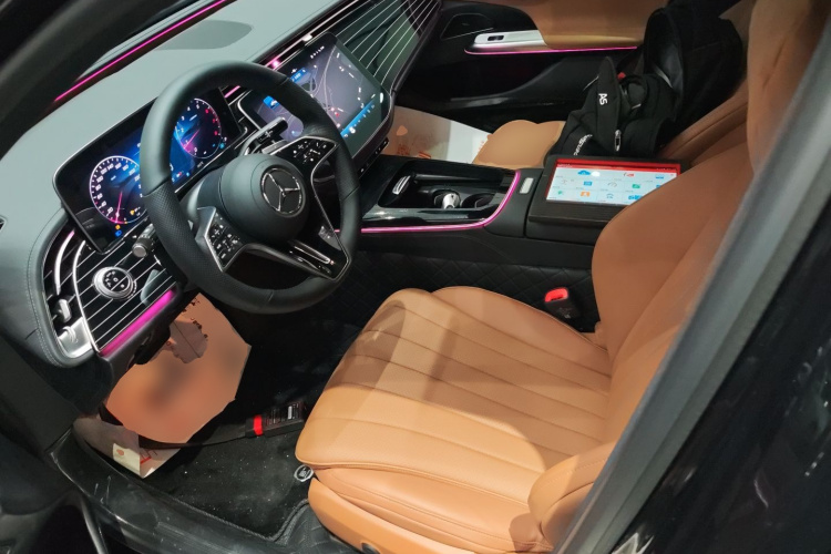 奔驰E级 2024款 E 260 L中控内饰19